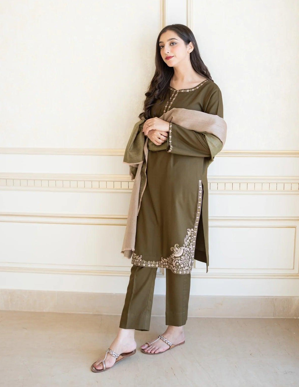 Embroidery Winter Dhanak Fabirc 3pc suit, GuaranteeWinter Dhanak Unstitched Embroidered 3-Piece Suit with Digital Printed Pashmina Wool Shawl D-1029