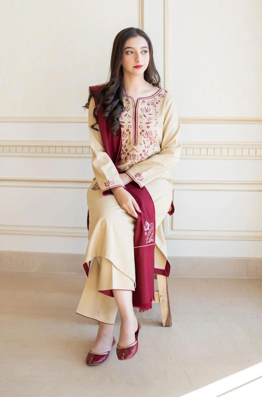 Embroidery Winter Dhanak Fabirc 3pc suit, GuaranteeWinter Dhanak Unstitched Embroidered 3-Piece Suit with Digital Printed Pashmina Wool Shawl D-1028