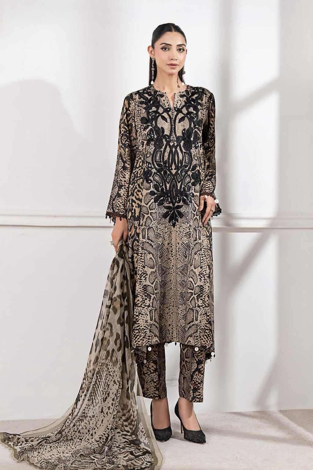 MARIA B Print Lawn embroidered 1672