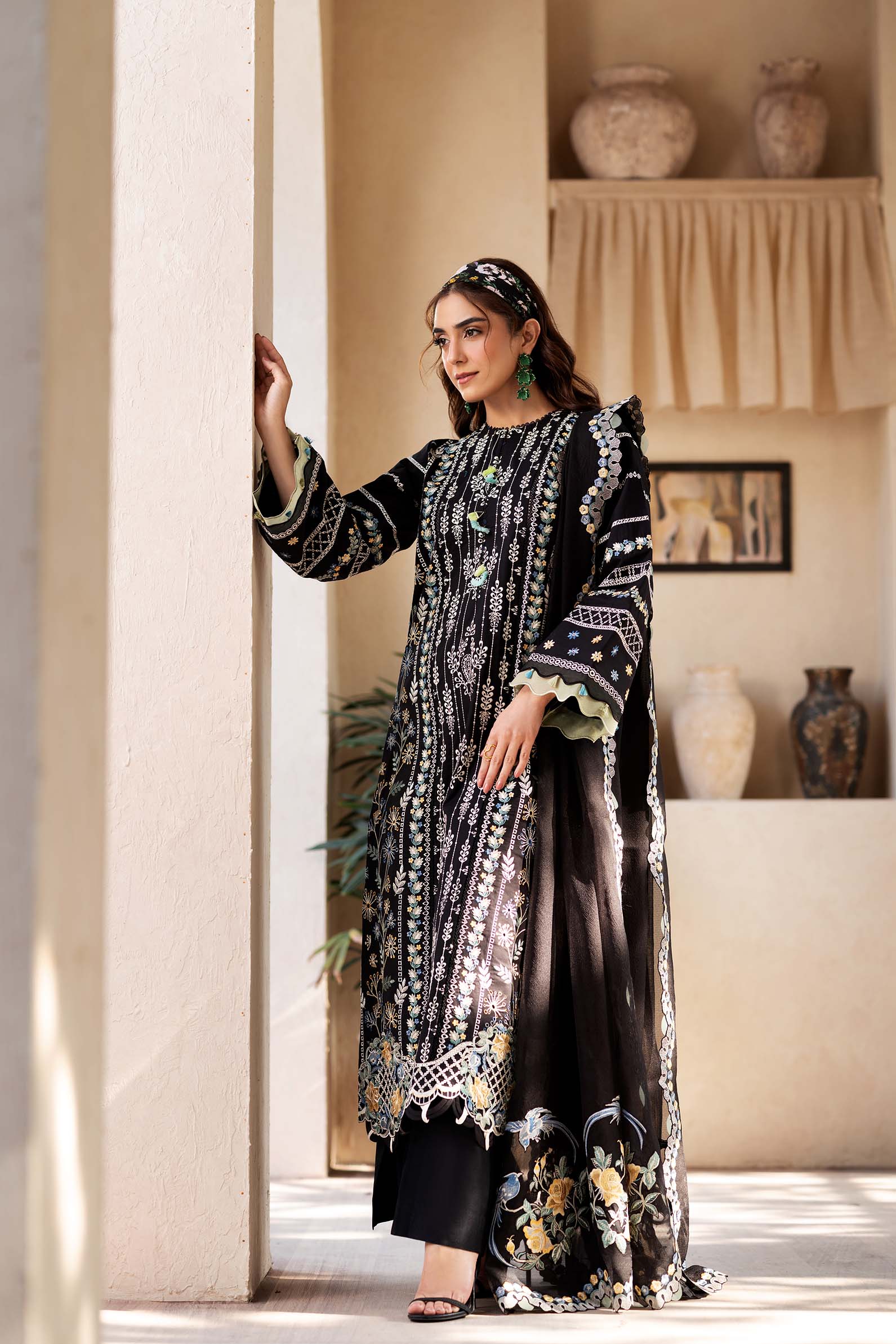 MARYAM HUSSAIN  chikenkari 1323