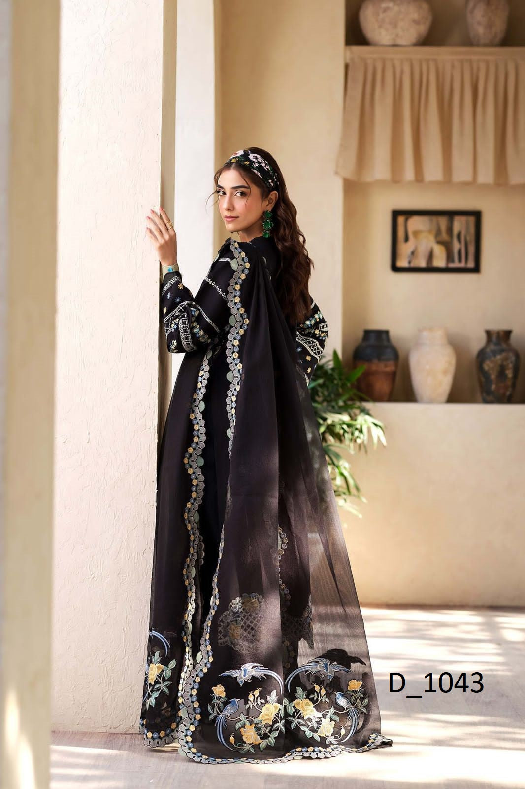 MARYAM HUSSAIN  chikenkari 1323