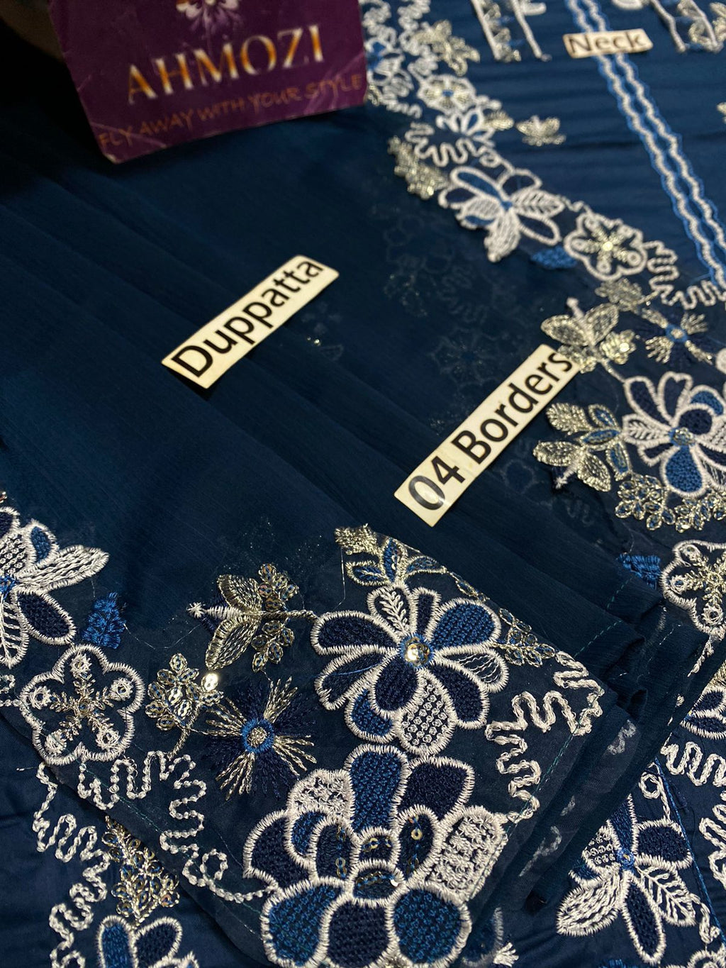 Ahmozi  Lawn  Embroidered 1425